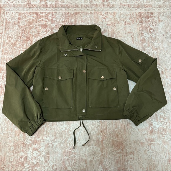 Cropped Cargo Jacket With Pockets - Picture 3 of 14